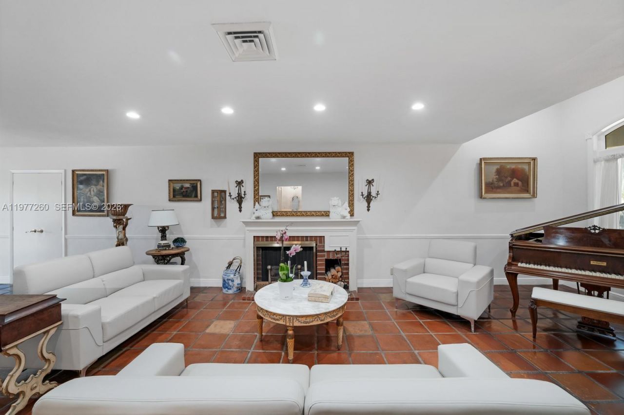 2046 NE 15th St, Fort Lauderdale, FL 33304 Photo