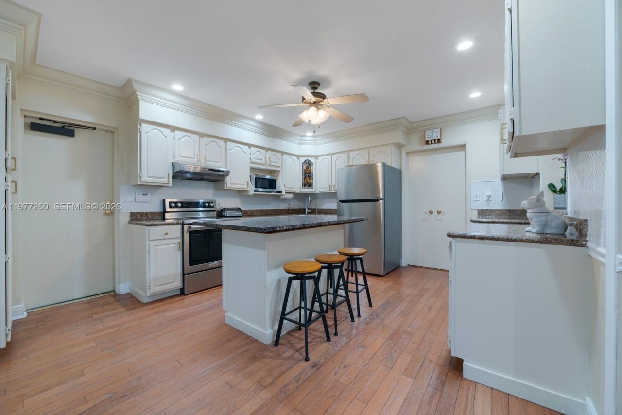 2046 NE 15th St, Fort Lauderdale, FL 33304 Photo