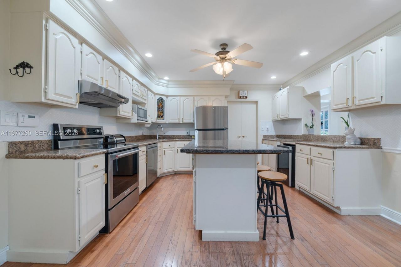 2046 NE 15th St, Fort Lauderdale, FL 33304 Photo