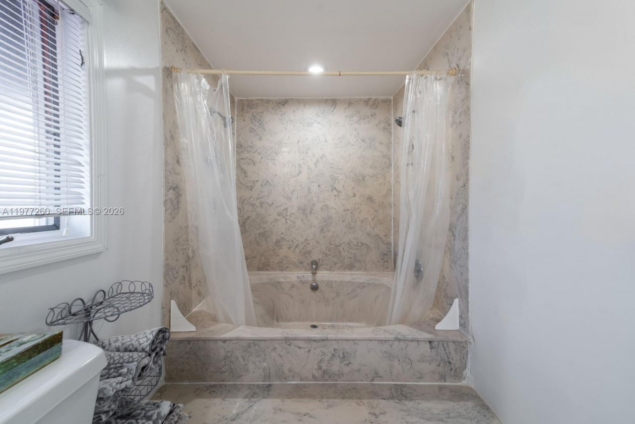 2046 NE 15th St, Fort Lauderdale, FL 33304 Photo