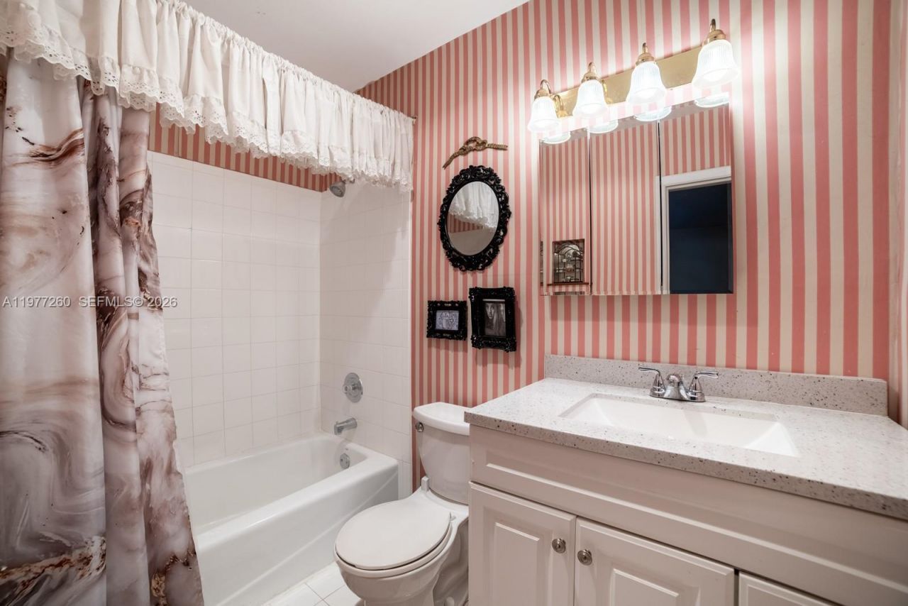 2046 NE 15th St, Fort Lauderdale, FL 33304 Photo