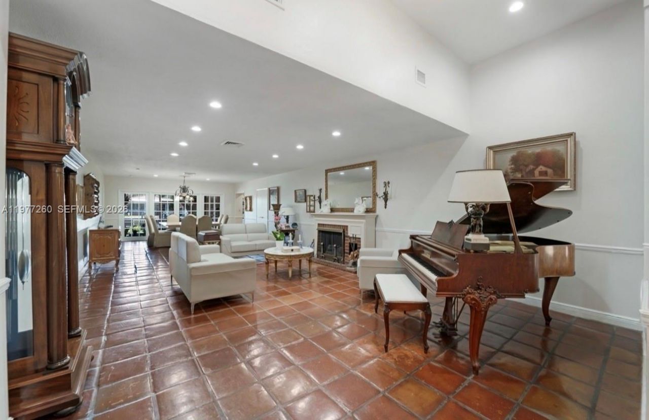 2046 NE 15th St, Fort Lauderdale, FL 33304 Photo