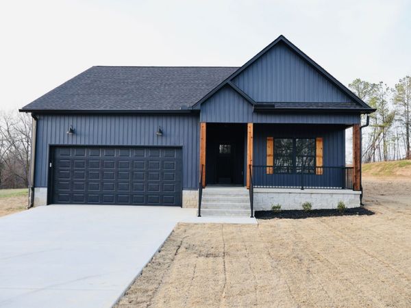 62 Hall St , Lexington, TN 38351