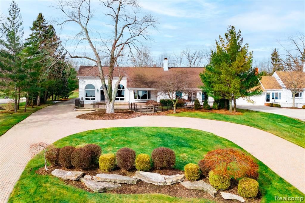 21774 East River Road, Grosse Ile Township, MI 48138 Main Photo
