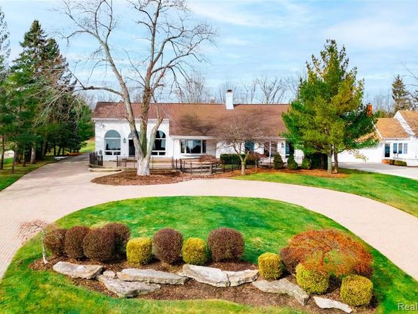 21774 East River Road, Grosse Ile Twp, MI 48138