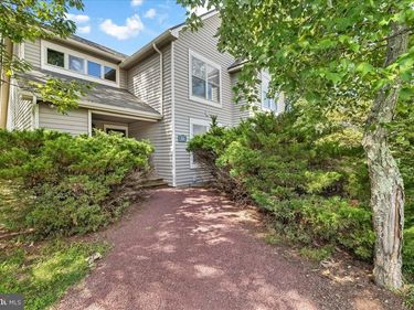 183 HAWTHORNE COURT, TANNERSVILLE, PA 18372