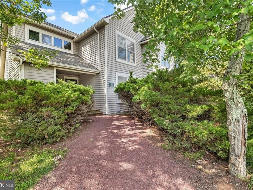 183 Hawthorne Court, Tannersville, PA 18372 Main Photo