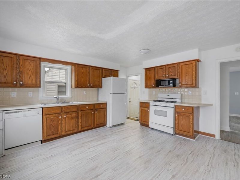 1167 Hilltop Drive, Akron, OH 44310 Photo 8