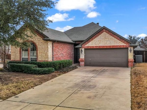 8228 Fall Crest Drive , Fort Worth, TX 76053