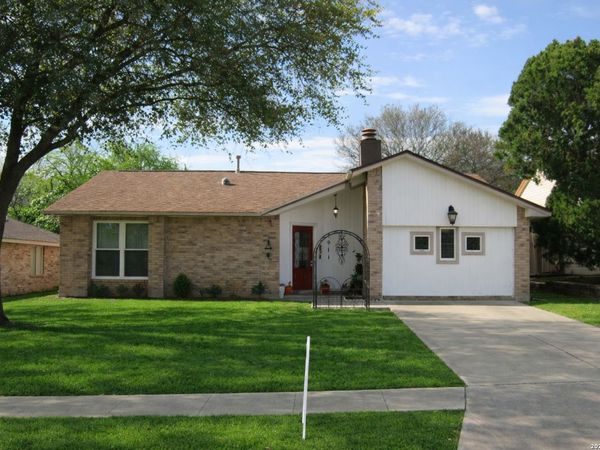 7911 Forest Cabin, Live Oak, TX 78233