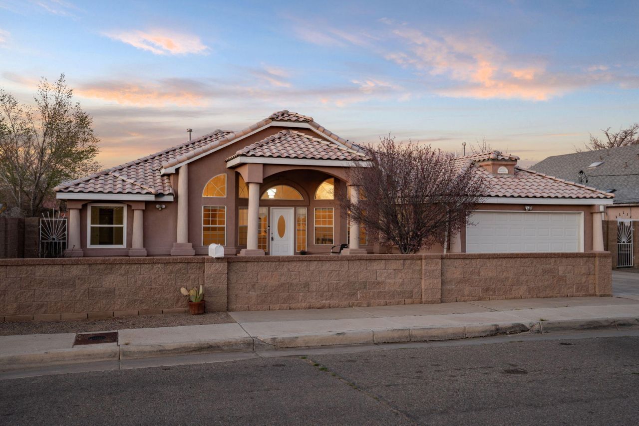 211 Hendrix Road Nw, Albuquerque, NM 87107 Main Photo