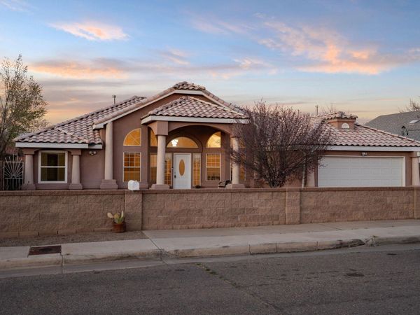211 Hendrix Road NW, Albuquerque, NM 87107