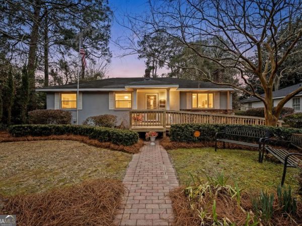 135 E Derenne Avenue, Savannah, GA 31405
