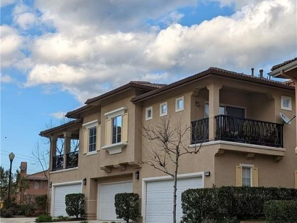 27976 Trillium Lane, Valencia, CA 91354