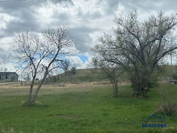 802 4TH, Edgemont, SD 57735