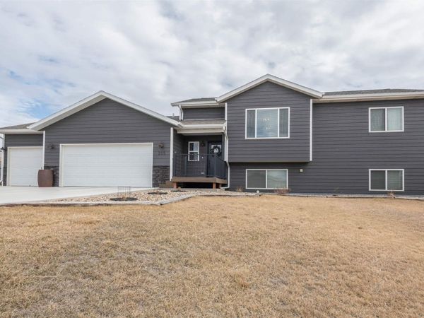 305 BEAR TOOTH DR, Box Elder, SD 57719
