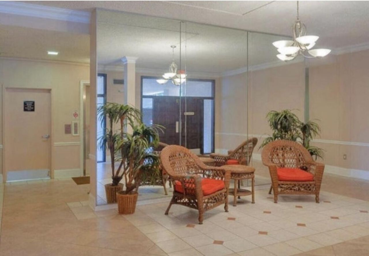 500 Executive Center Drive, Unit 2h, West Palm Beach, FL 33401 Photo