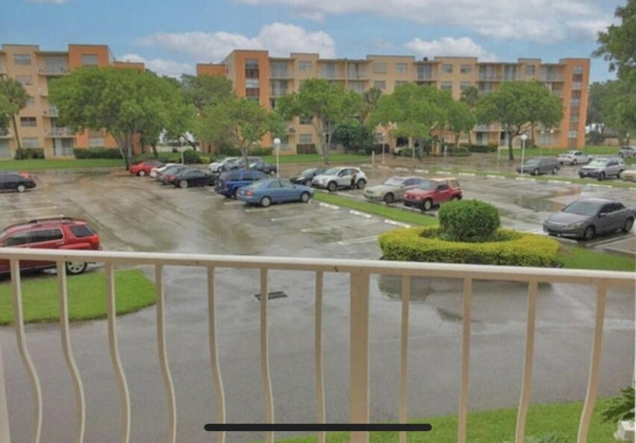 500 Executive Center Drive, Unit 2h, West Palm Beach, FL 33401 Photo