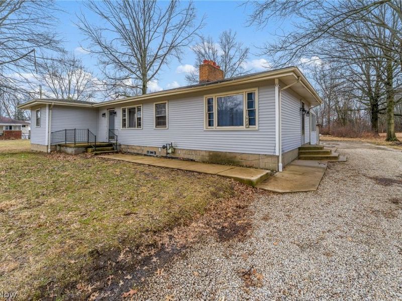 944 McDonald Avenue, Mc Donald, OH 44437 Photo 3