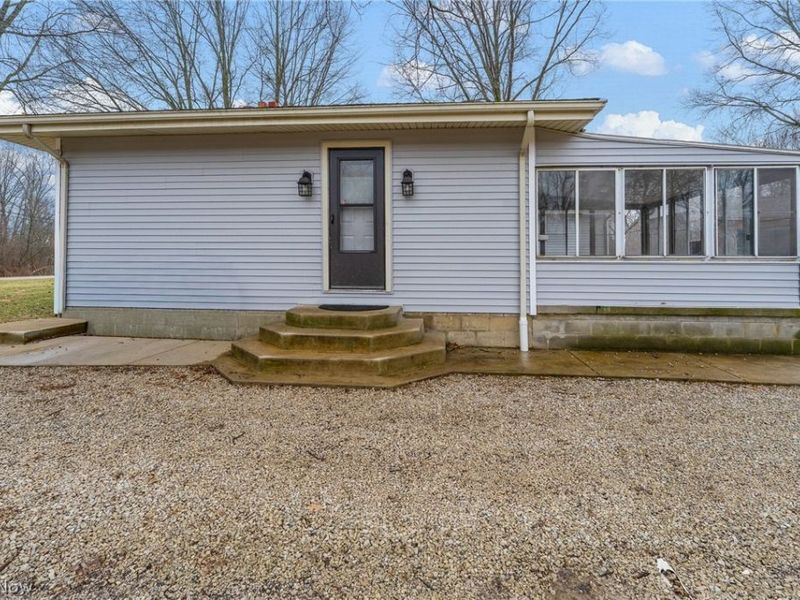 944 McDonald Avenue, Mc Donald, OH 44437 Photo 4