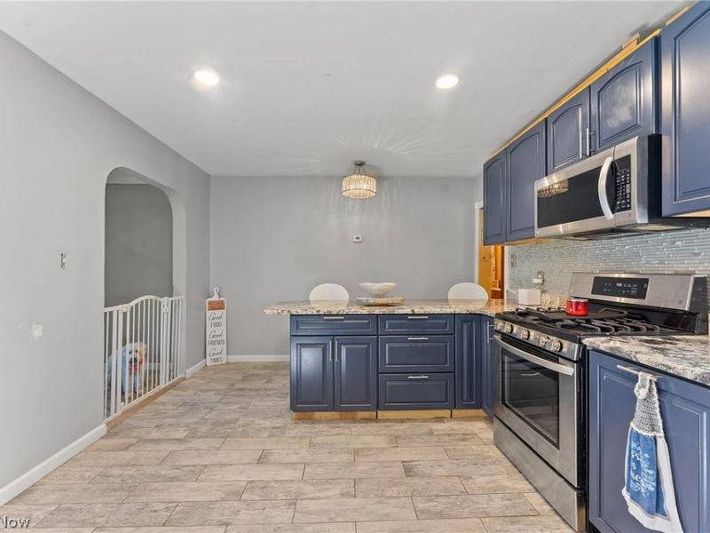 944 McDonald Avenue, Mc Donald, OH 44437 Photo 6