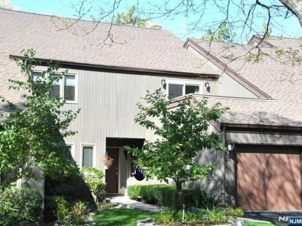 10 Romopock Court, MAHWAH, NJ 07430