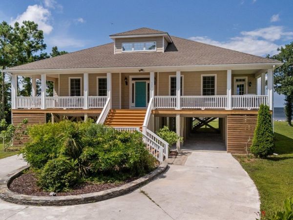 522 Sandy Point Drive, Beaufort, NC 28516