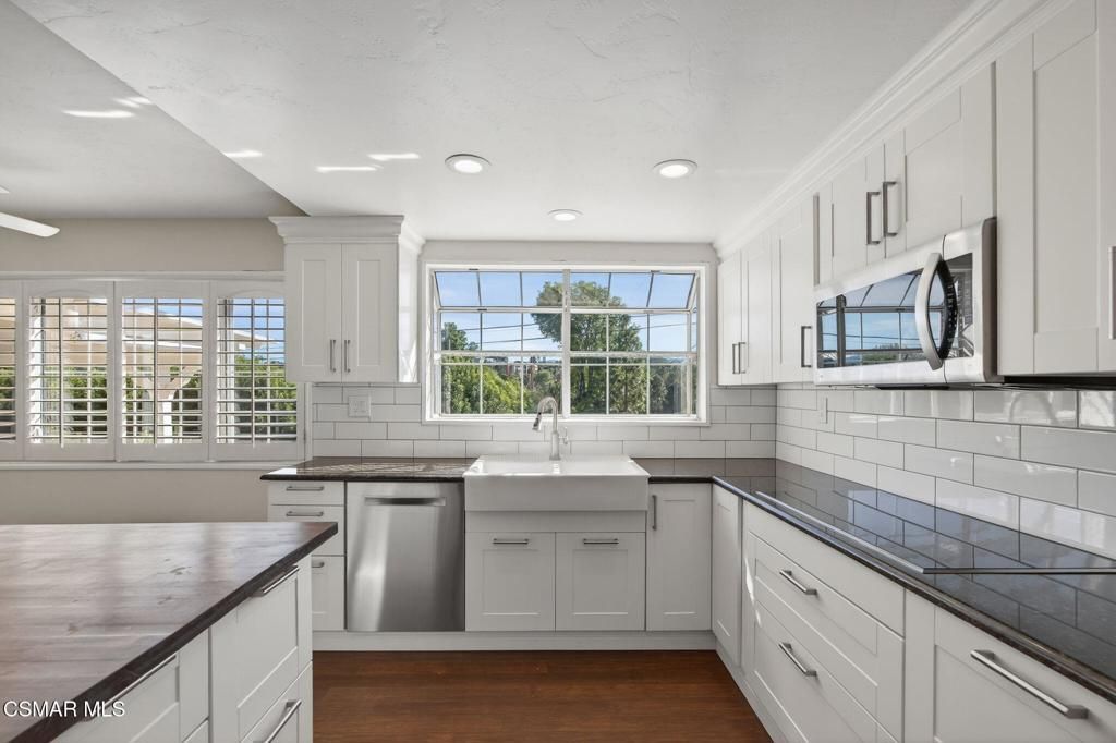 250 W Avenida De Las Flores, Thousand Oaks, CA 91360 Main Photo