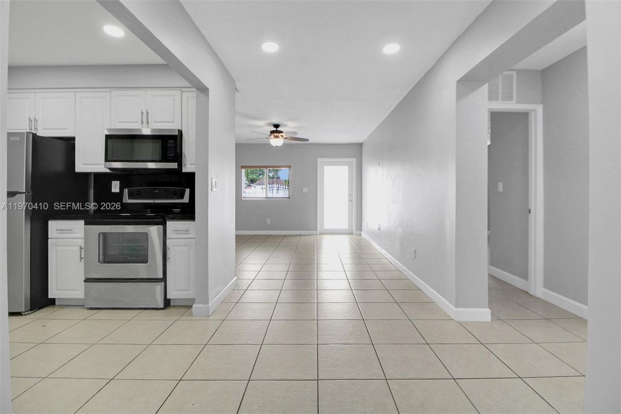 11740 SW 182nd Ter, Miami, FL 33177 Photo