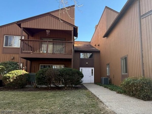 137 Drake Ln, Roxbury, NJ 07852