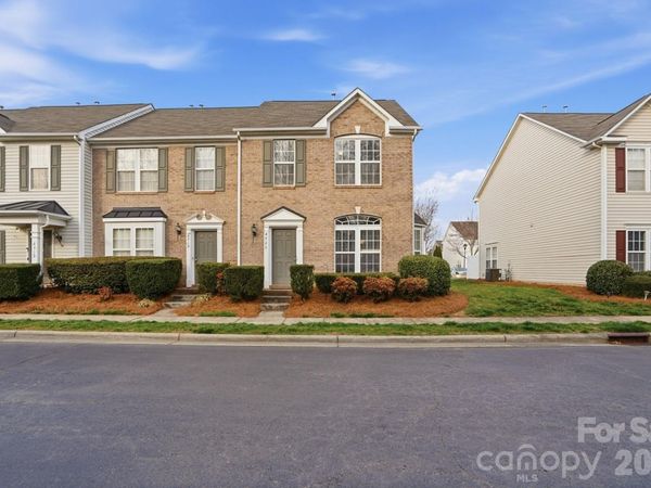 4723 Forestridge Commons Drive, Charlotte, NC 28269
