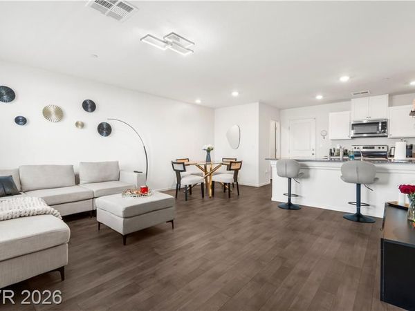 1128 Scarlet Sparrow Street, Henderson, NV 89011