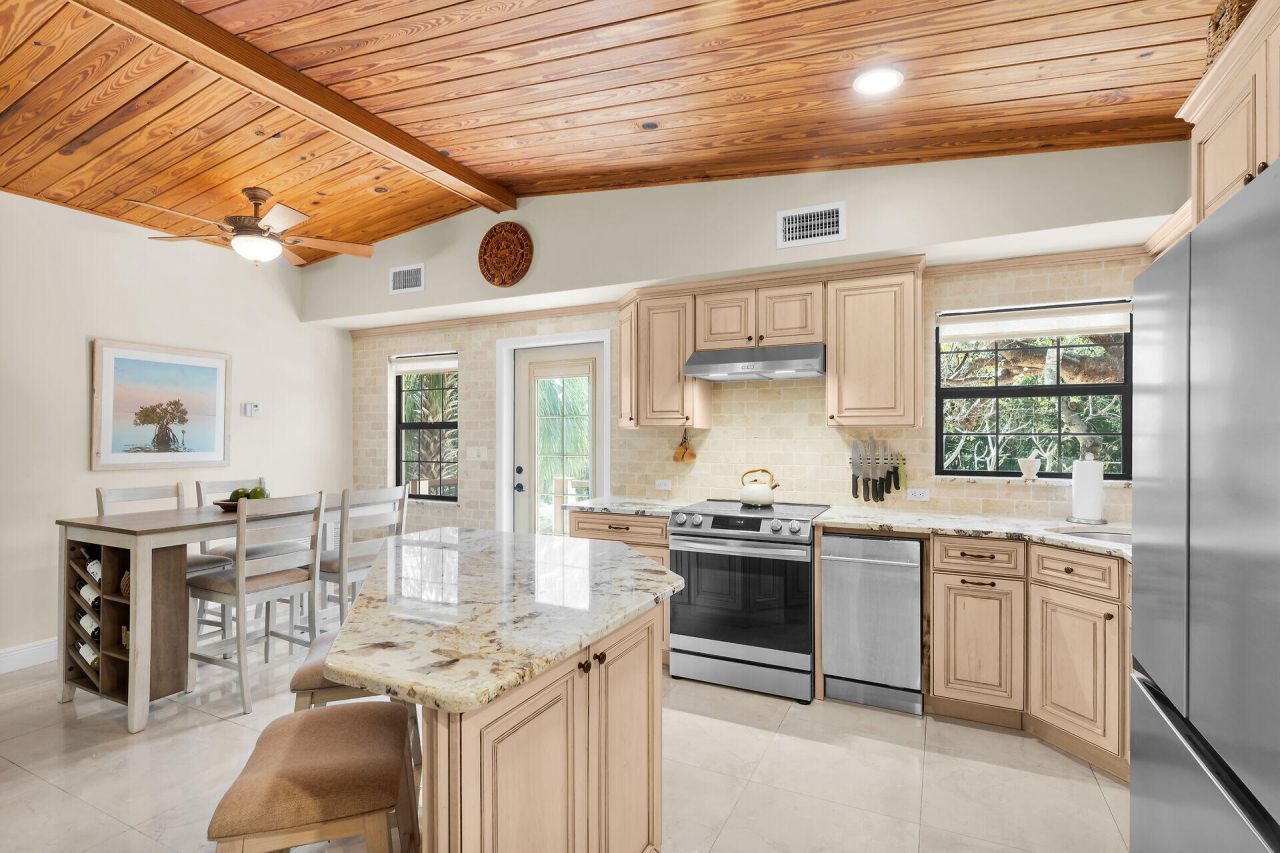 134 Artic Avenue, Tavernier, FL 33037 Photo