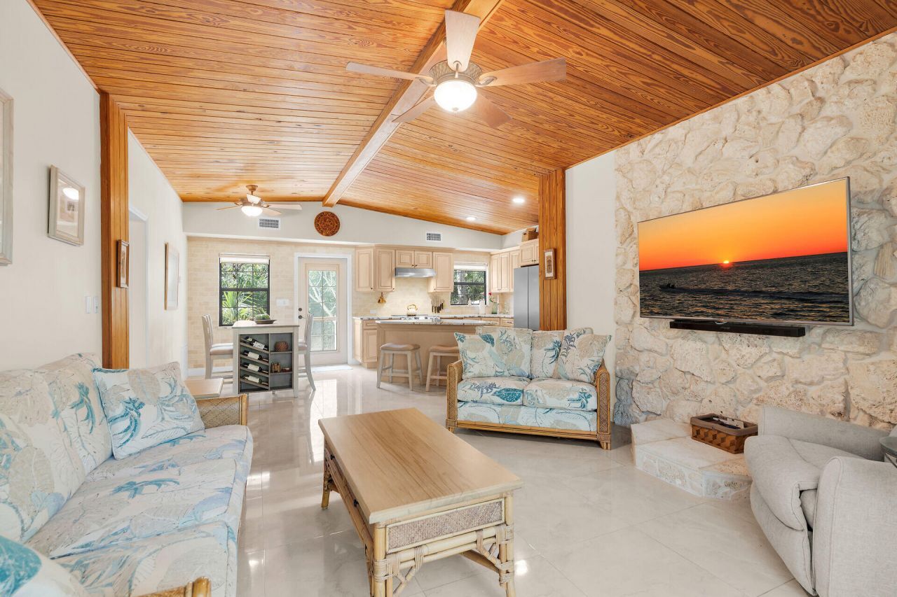 134 Artic Avenue, Tavernier, FL 33037 Photo