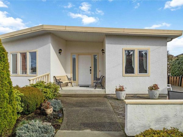 8503 Lochside Dr , North Saanich, BC V8L 1M5