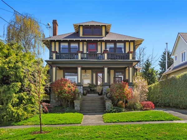 123 Cambridge St , Victoria, BC V8V 4B1