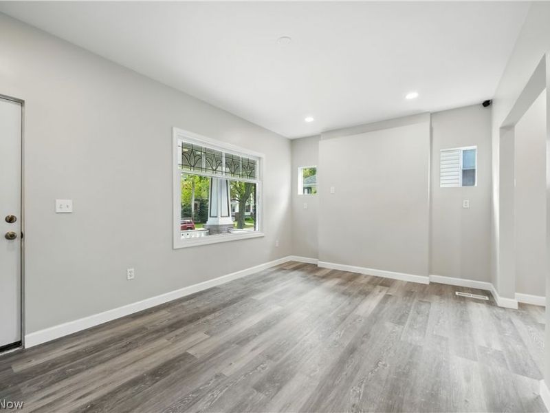 10402 Almira Avenue, Cleveland, OH 44111 Photo 14