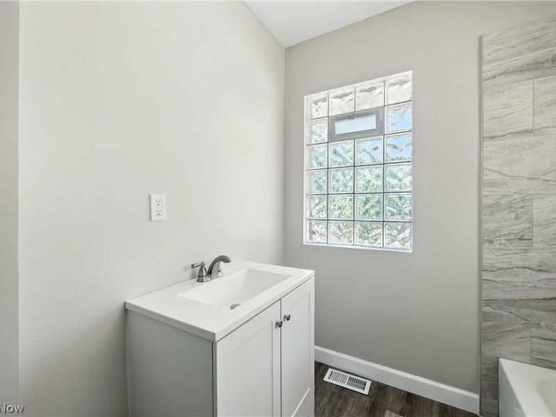 10402 Almira Avenue, Cleveland, OH 44111 Photo 32