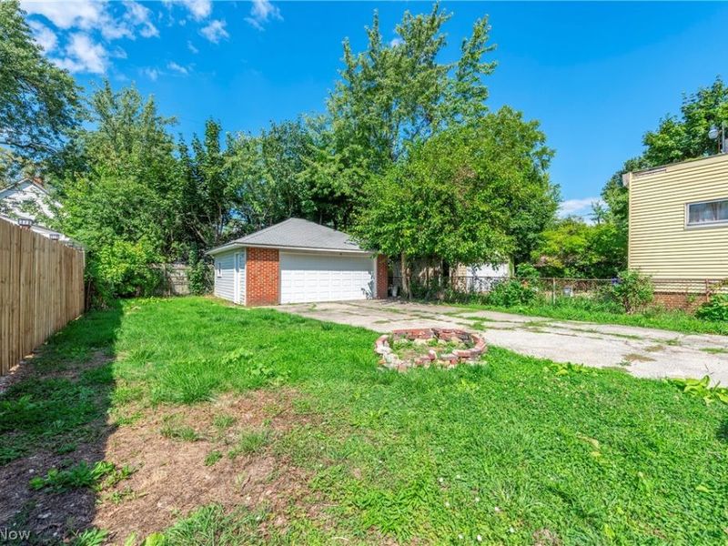 10402 Almira Avenue, Cleveland, OH 44111 Photo 8