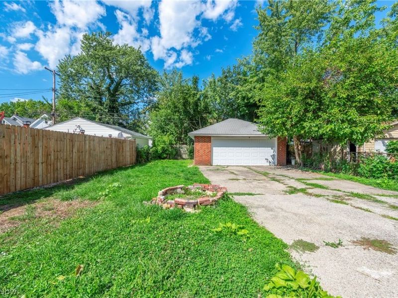 10402 Almira Avenue, Cleveland, OH 44111 Photo 9