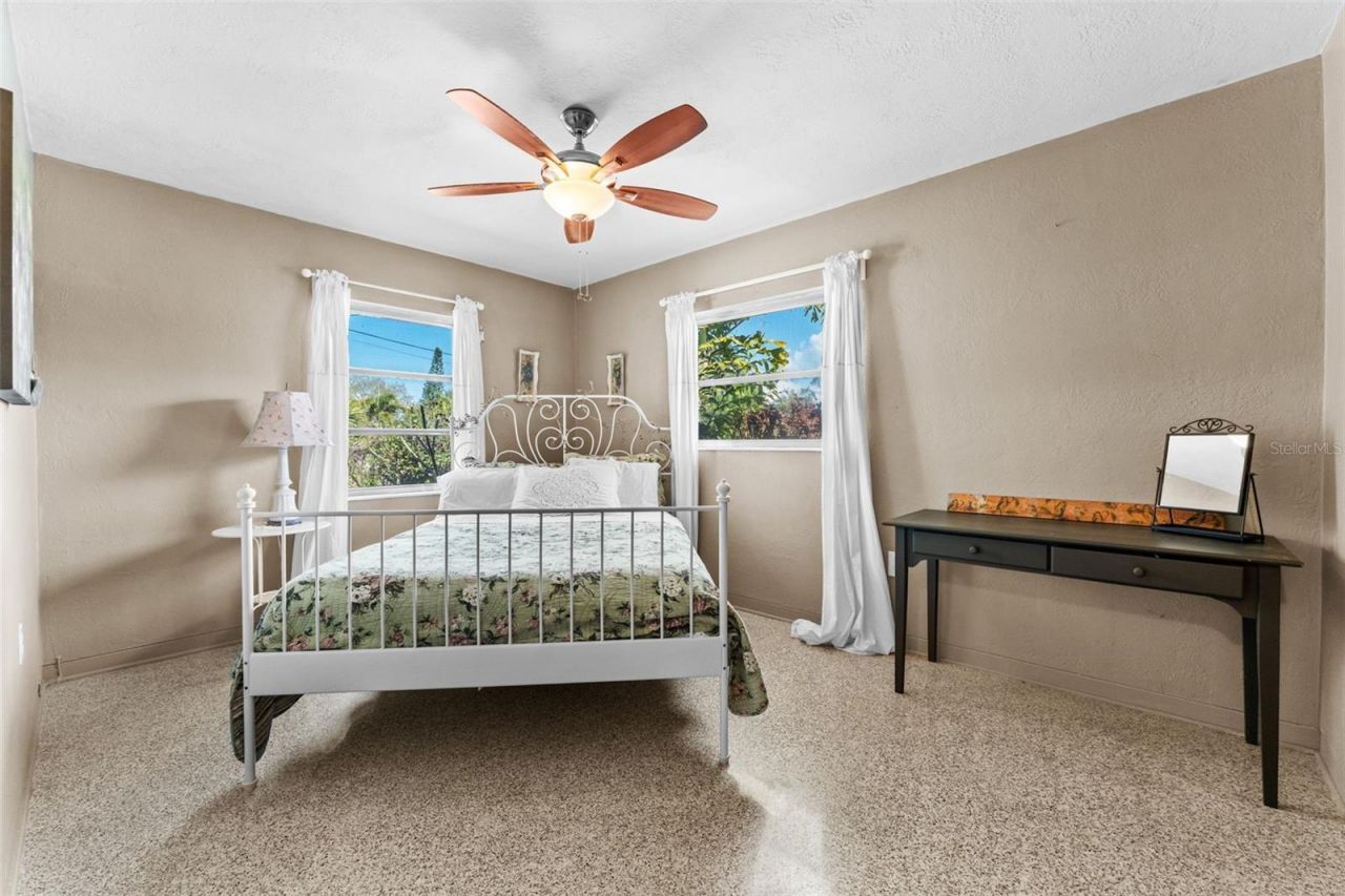 701 52nd Avenue S, Saint Petersburg, FL 33705 Photo