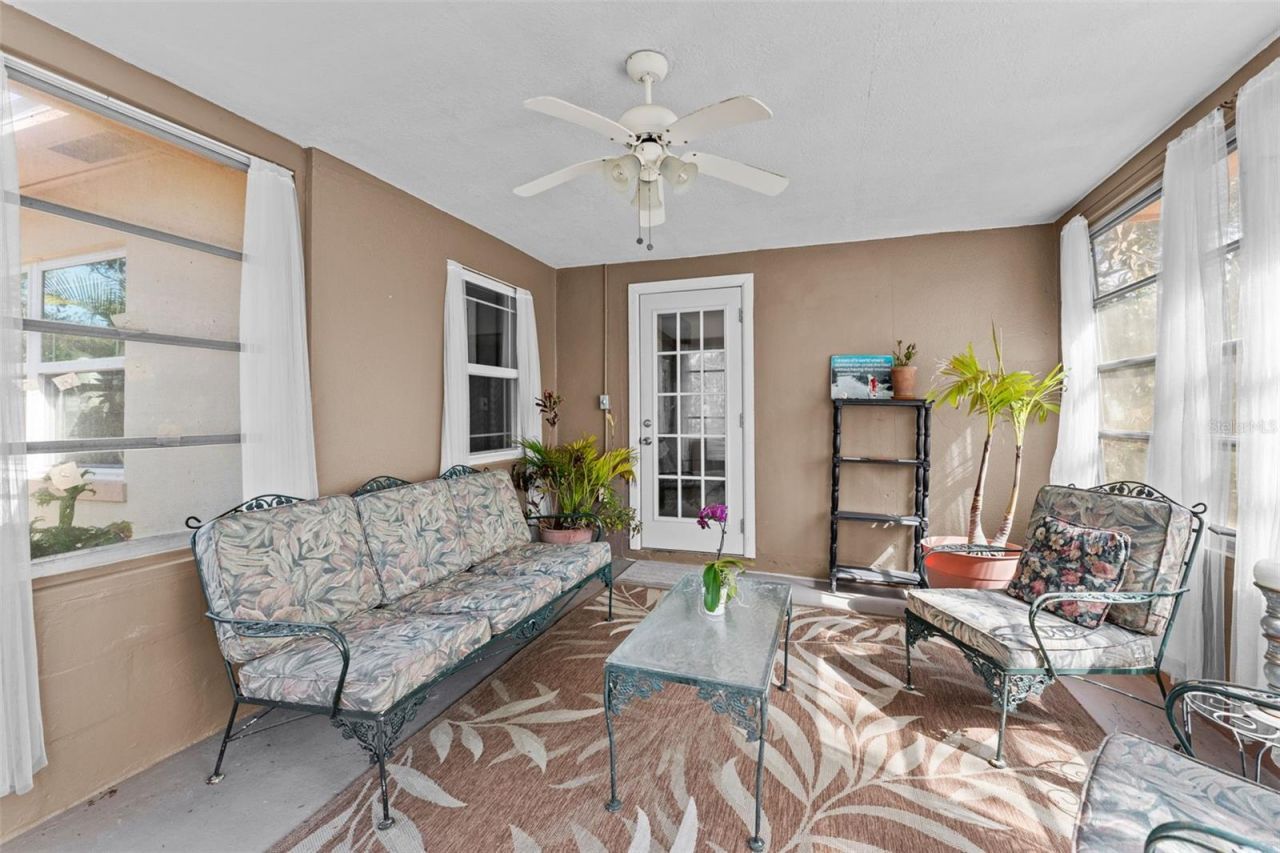 701 52nd Avenue S, Saint Petersburg, FL 33705 Photo