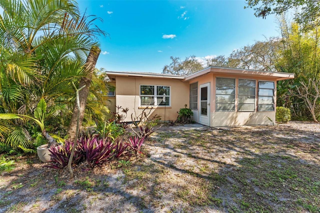 701 52nd Avenue S, Saint Petersburg, FL 33705 Photo