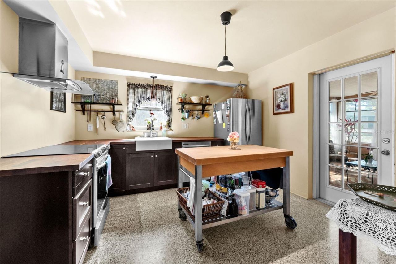 701 52nd Avenue S, Saint Petersburg, FL 33705 Photo