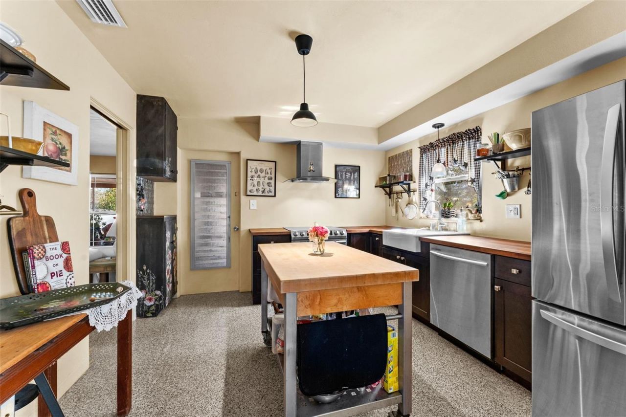 701 52nd Avenue S, Saint Petersburg, FL 33705 Photo