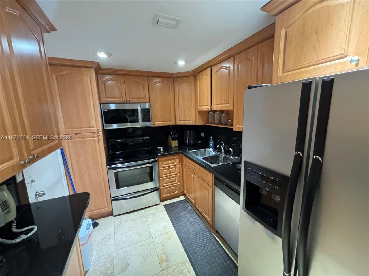 5005 Collins Ave , Unit 825, Miami Beach, FL 33140 Photo