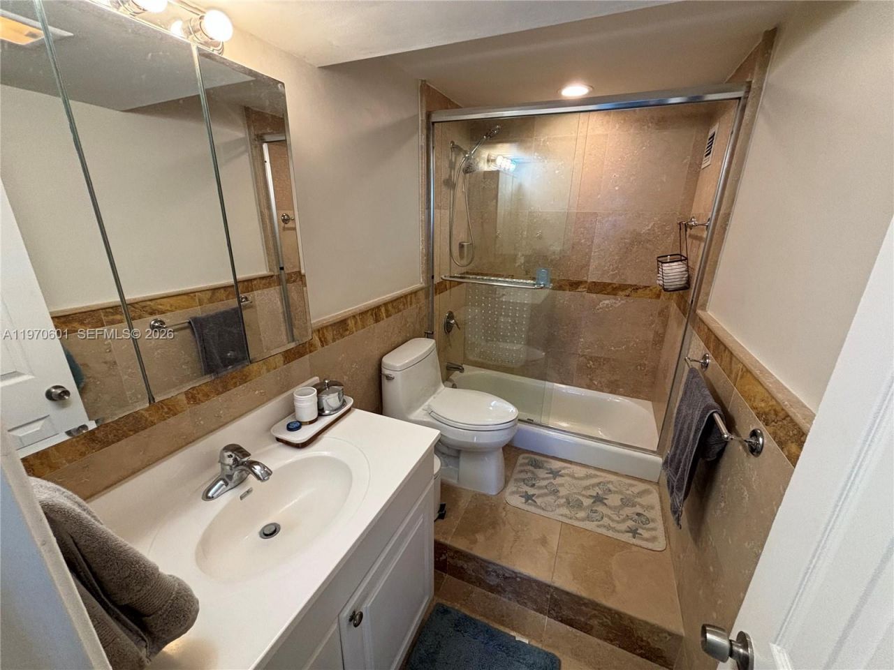 5005 Collins Ave , Unit 825, Miami Beach, FL 33140 Photo