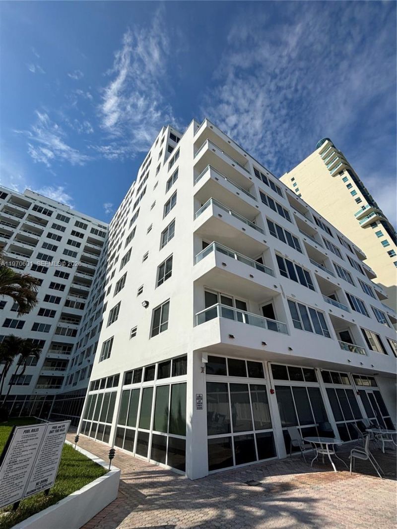 5005 Collins Ave , Unit 825, Miami Beach, FL 33140 Photo