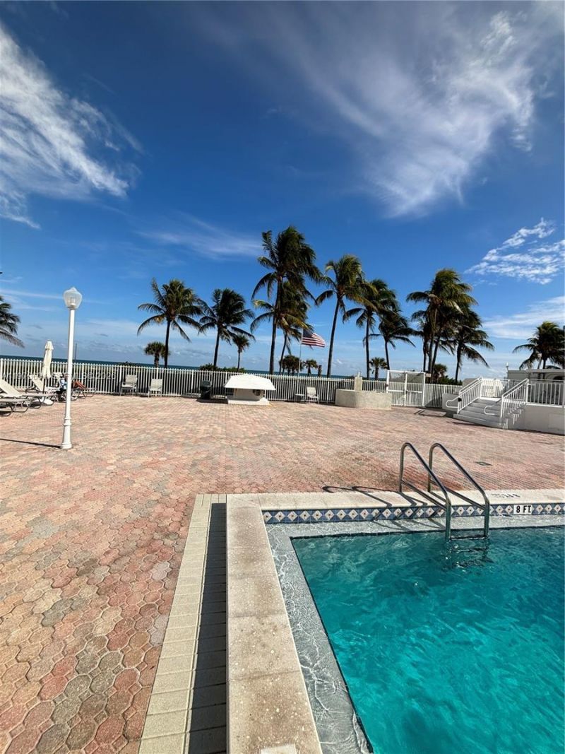5005 Collins Ave , Unit 825, Miami Beach, FL 33140 Photo