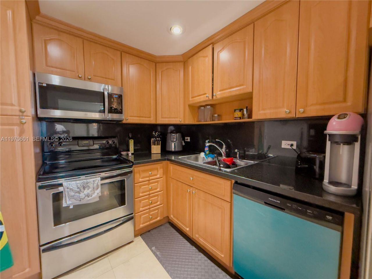 5005 Collins Ave , Unit 825, Miami Beach, FL 33140 Photo